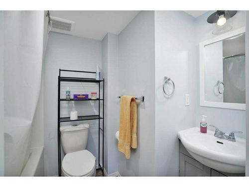 5612 60, Red Deer, AB - Indoor Photo Showing Bathroom