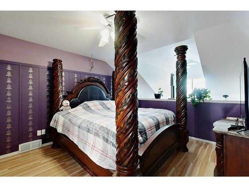 503-5220 50A  Ave, Sylvan Lake, AB - Indoor Photo Showing Bedroom