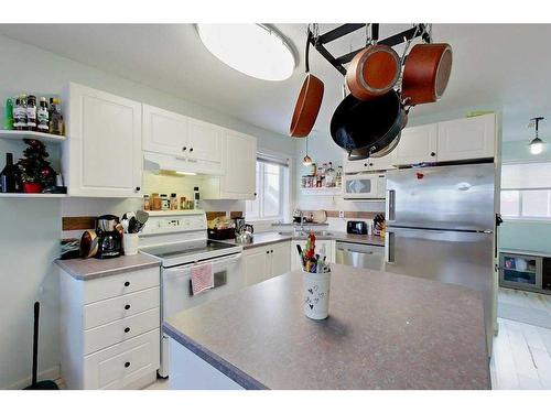 503-5220 50A  Ave, Sylvan Lake, AB - Indoor Photo Showing Kitchen