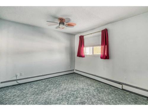 206-5330 47 Avenue, Red Deer, AB - Indoor Photo Showing Other Room