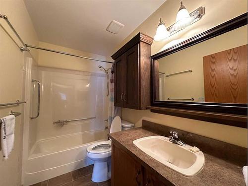 5103 46 Avenue, Ponoka, AB - Indoor Photo Showing Bathroom