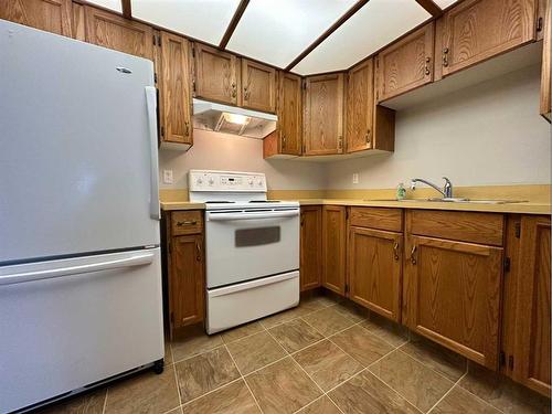 5103 46 Avenue, Ponoka, AB - Indoor Photo Showing Kitchen With Double Sink