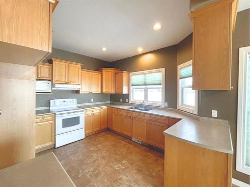 53-41-471021 Highway 771, Rural Wetaskiwin No. 10, County Of, AB - Indoor Photo Showing Kitchen With Double Sink