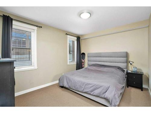 105-4707 50 Street, Sylvan Lake, AB - Indoor Photo Showing Bedroom