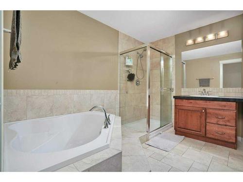 105-4707 50 Street, Sylvan Lake, AB - Indoor Photo Showing Bathroom