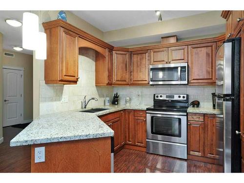 105-4707 50 Street, Sylvan Lake, AB - Indoor Photo Showing Kitchen With Double Sink