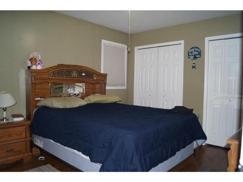 2-5116 48 Avenue, Ponoka, AB - Indoor Photo Showing Bedroom