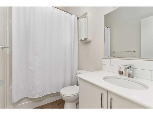 4600 48 Ave, Camrose, AB - Indoor Photo Showing Bathroom