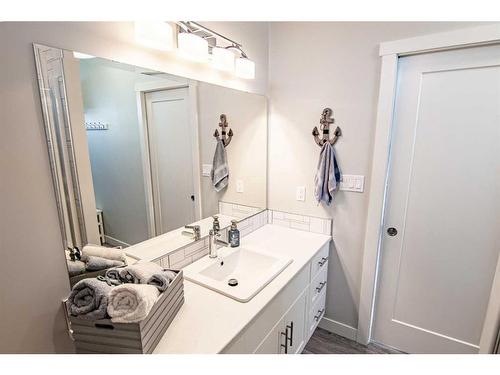 20-41019 Range Road 11, Rural Lacombe County, AB - Indoor Photo Showing Bathroom