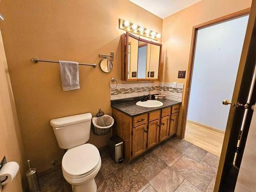 1001 10 Avenue Se, Slave Lake, AB - Indoor Photo Showing Bathroom