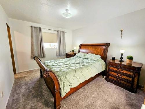 1001 10 Avenue Se, Slave Lake, AB - Indoor Photo Showing Bedroom