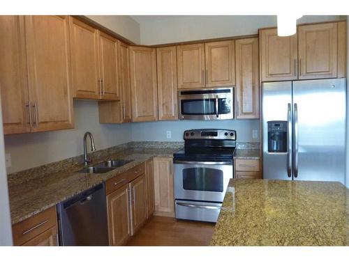 402-5901 71 Ave, Rocky Mountain House, AB - Indoor Photo Showing Kitchen With Double Sink