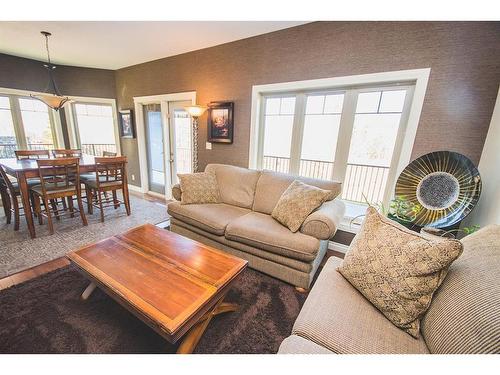 524 Summer Crescent, Rural Ponoka County, AB - Indoor Photo Showing Living Room