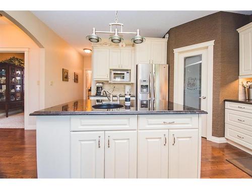 524 Summer Crescent, Rural Ponoka County, AB - Indoor Photo Showing Kitchen With Upgraded Kitchen