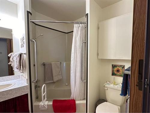 4709 51 Street, Camrose, AB - Indoor Photo Showing Bathroom