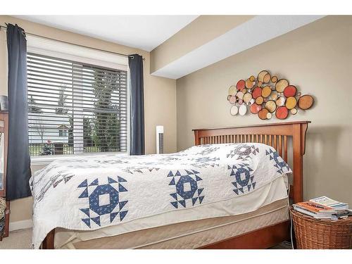 307-4707 50 Street, Sylvan Lake, AB - Indoor Photo Showing Bedroom