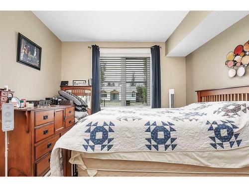 307-4707 50 Street, Sylvan Lake, AB - Indoor Photo Showing Bedroom
