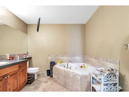 307-4707 50 Street, Sylvan Lake, AB - Indoor Photo Showing Bathroom