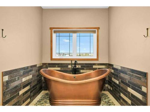 433002 Range Road 24 Road, Rural Ponoka County, AB - Indoor Photo Showing Bathroom