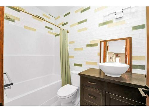 433002 Range Road 24 Road, Rural Ponoka County, AB - Indoor Photo Showing Bathroom