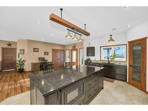 433002 Range Road 24, Rural Ponoka County, AB - Indoor Photo Showing Kitchen With Upgraded Kitchen