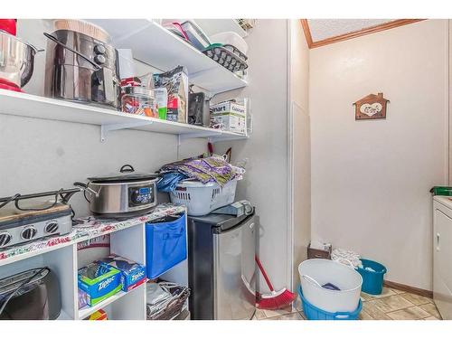 113 1 Avenue, Leslieville, AB - Indoor Photo Showing Laundry Room