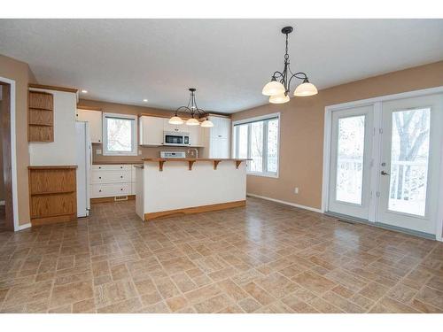 3402 3 Township Road 392, Rural Lacombe County, AB - Indoor Photo Showing Kitchen
