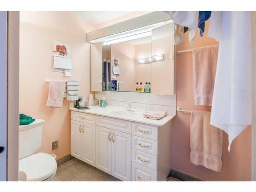 3 Rustic Road, Norglenwold, AB - Indoor Photo Showing Bathroom