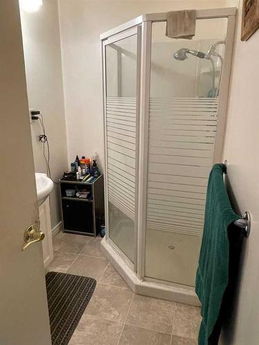 4731 50 Street, Caroline, AB - Indoor Photo Showing Bathroom