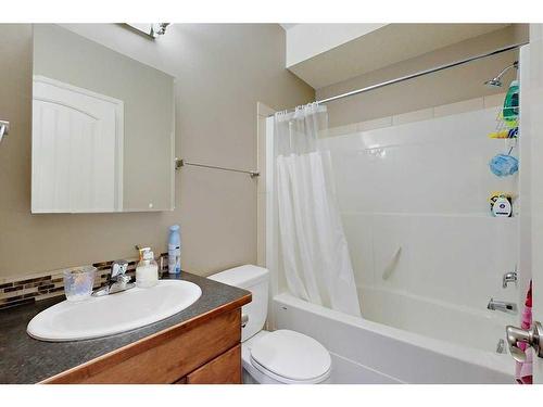 303-3615 51 Avenue, Red Deer, AB - Indoor Photo Showing Bathroom