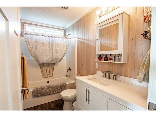 137-41019 Range Road 11, Rural Lacombe County, AB - Indoor Photo Showing Bathroom