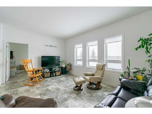 43552 Range Road 180, Rural Camrose County, AB - Indoor Photo Showing Living Room