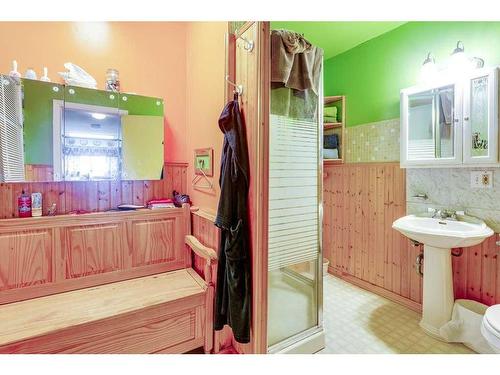 1156 Highway 11A, Sylvan Lake, AB - Indoor Photo Showing Bathroom