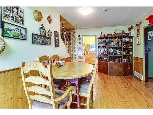 1156 Highway 11A, Sylvan Lake, AB - Indoor Photo Showing Dining Room