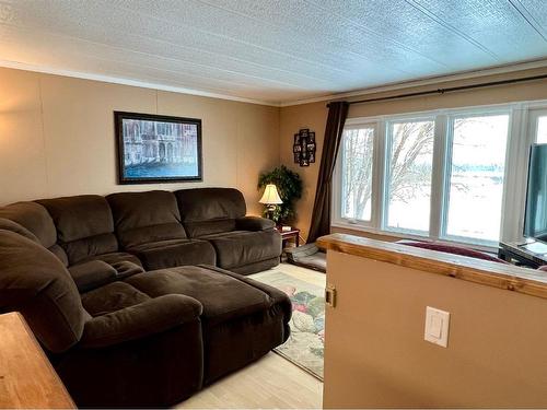 72082 Township Road 41-0, Rural Clearwater County, AB - Indoor Photo Showing Living Room