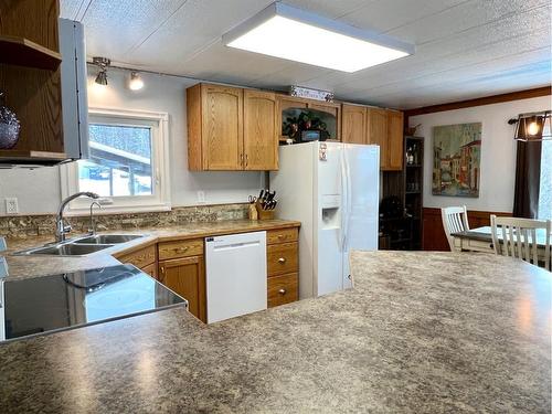 72082 Township Road 41-0, Rural Clearwater County, AB - Indoor Photo Showing Kitchen With Double Sink