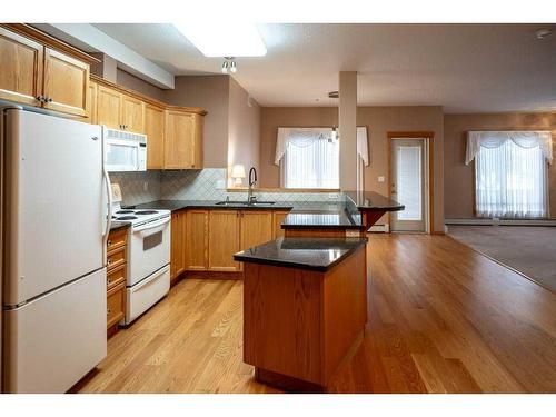 120-5300 48 Street, Red Deer, AB - Indoor Photo Showing Kitchen
