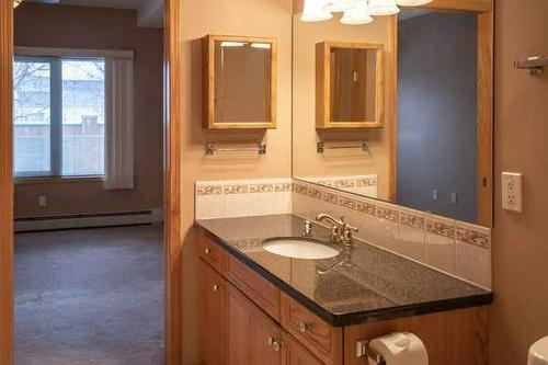 120-5300 48 Street, Red Deer, AB - Indoor Photo Showing Bathroom