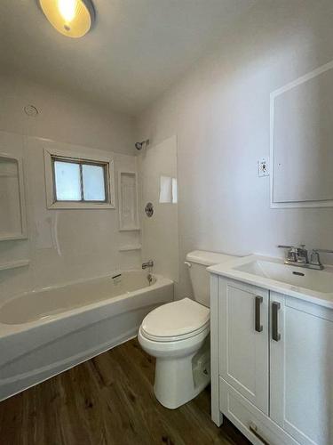 5327 54 Street, Camrose, AB - Indoor Photo Showing Bathroom