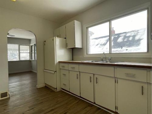 5327 54 Street, Camrose, AB - Indoor Photo Showing Kitchen With Double Sink
