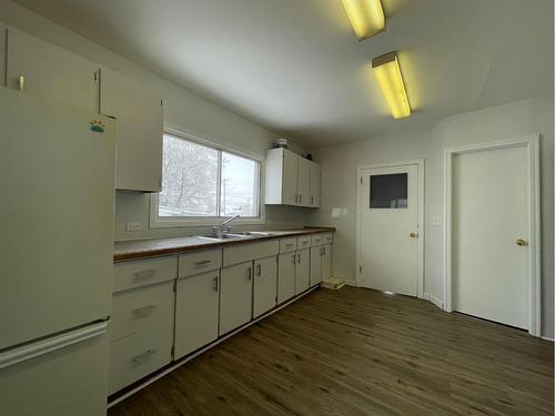 5327 54 Street, Camrose, AB - Indoor Photo Showing Kitchen With Double Sink
