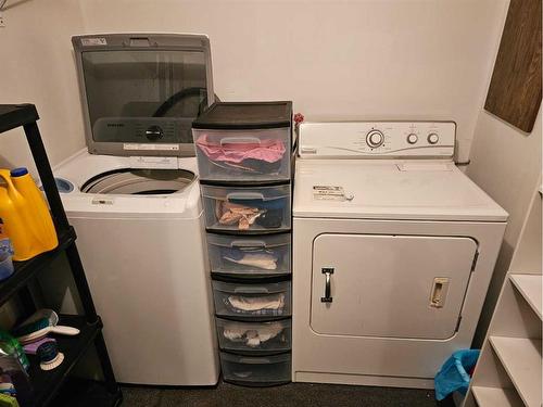 5131 49 Street, Consort, AB - Indoor Photo Showing Laundry Room