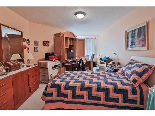 204-5419 49 Avenue, Camrose, AB - Indoor Photo Showing Bedroom