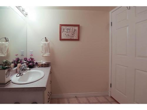 204-5419 49 Avenue, Camrose, AB - Indoor Photo Showing Bathroom