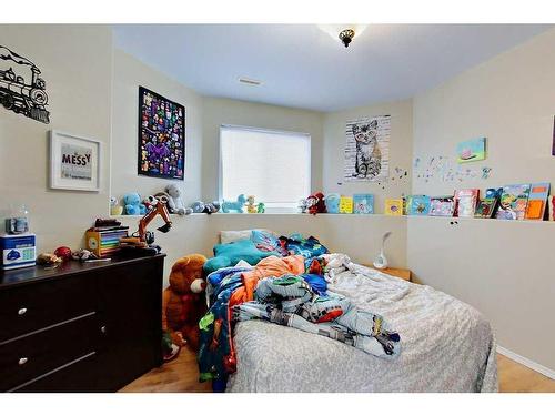 585 Red Cedar Place, Springbrook, AB - Indoor Photo Showing Bedroom