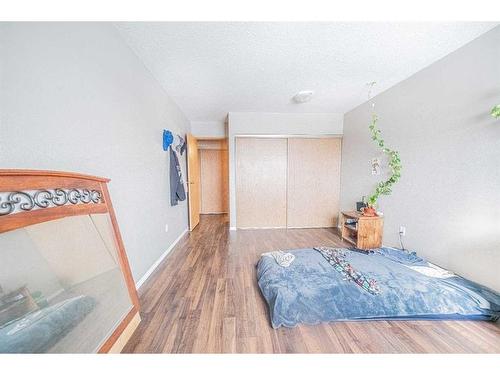 321-5120 62 Street, Red Deer, AB - Indoor Photo Showing Bedroom