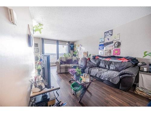 321-5120 62 Street, Red Deer, AB - Indoor Photo Showing Living Room