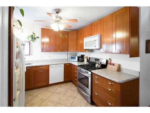 4803 49 Street, Forestburg, AB - Indoor Photo Showing Kitchen