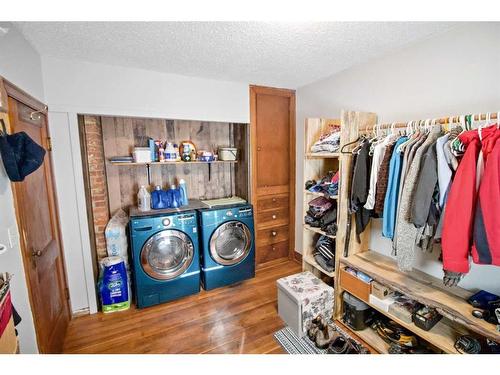 4803 49 Street, Forestburg, AB - Indoor Photo Showing Laundry Room