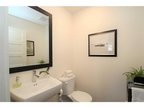 33 Golden Crescent, Red Deer, AB - Indoor Photo Showing Bathroom